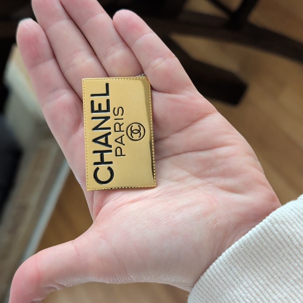 CHANEL Black and Gold Logo Brooch - Picture 3 of 6